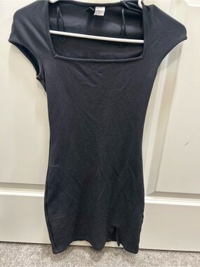 Women’s Black Square-Neck Cap Mini dress
